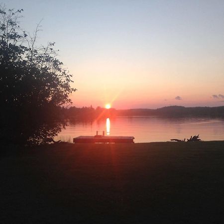 Algonquin'S Edge Resort Madawaska Eksteriør billede