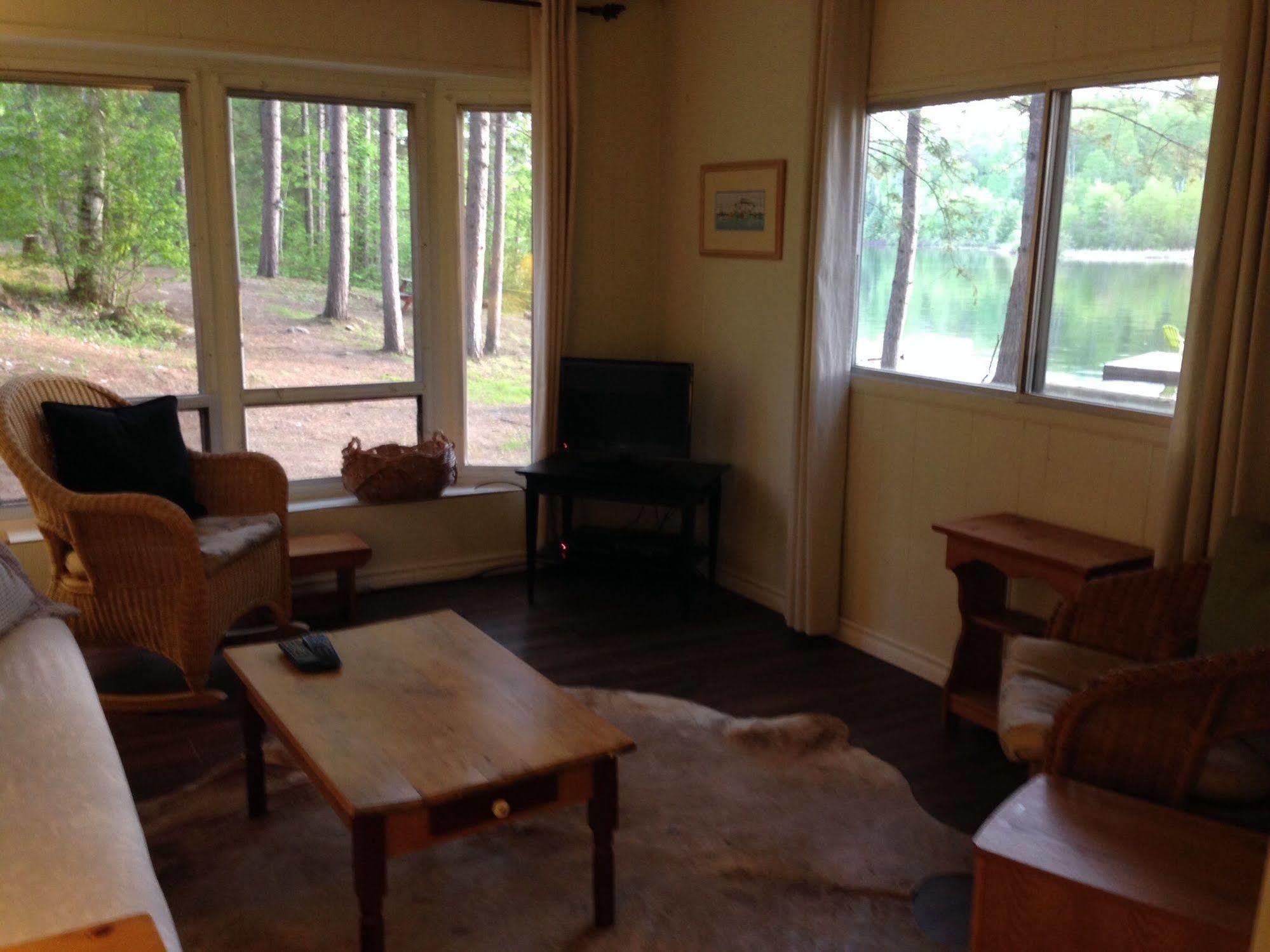Algonquin'S Edge Resort Madawaska Eksteriør billede
