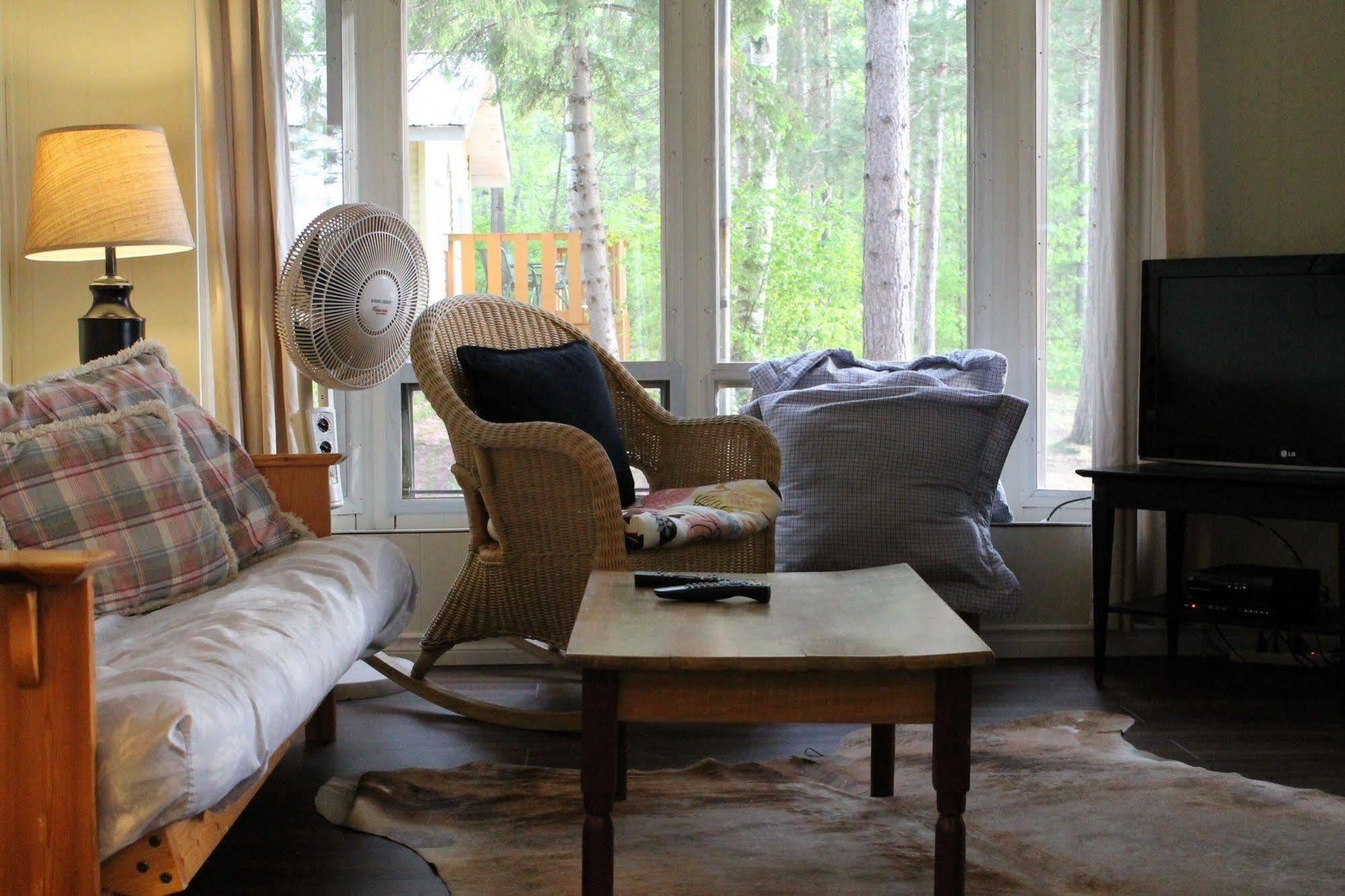 Algonquin'S Edge Resort Madawaska Eksteriør billede